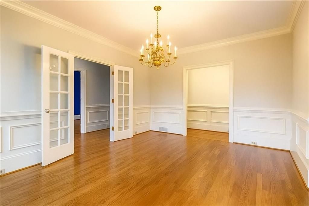 Image 11 of property listing at 4070 RUNNYMEDE Drive SW, Lilburn, GA 30047