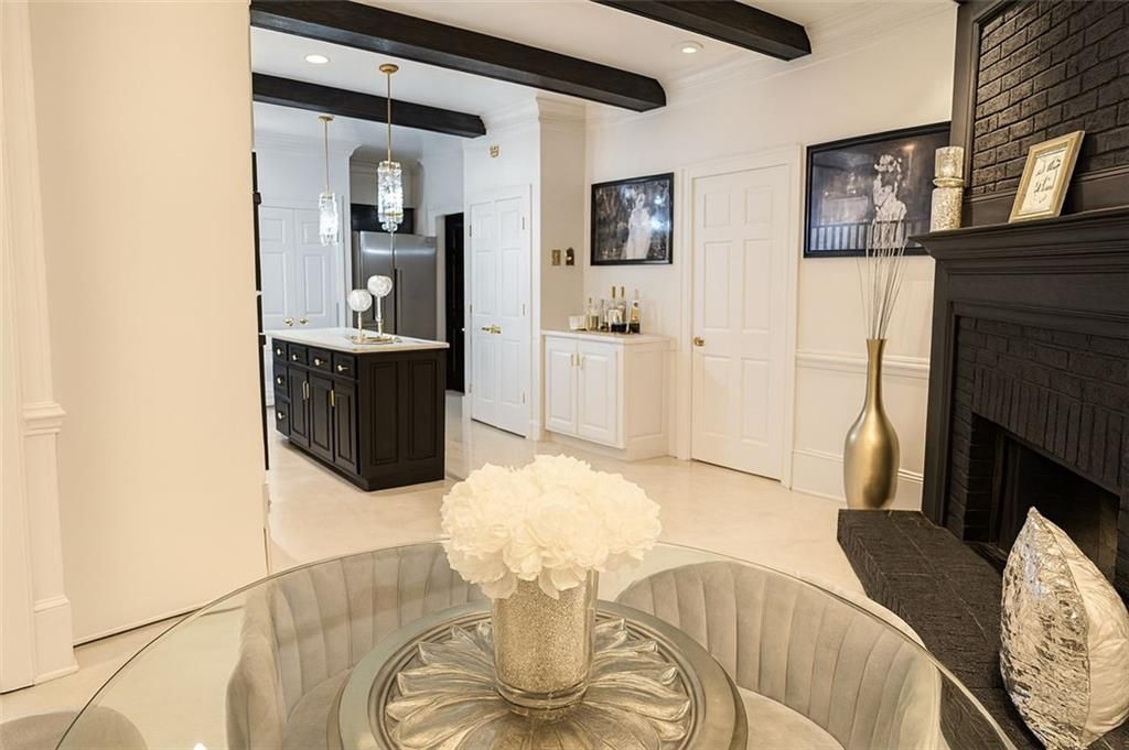 Image 17 of property listing at 4070 RUNNYMEDE Drive SW, Lilburn, GA 30047