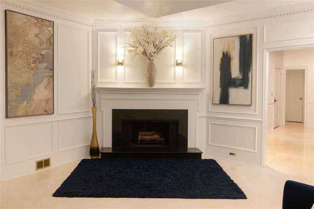 Image 18 of property listing at 4070 RUNNYMEDE Drive SW, Lilburn, GA 30047