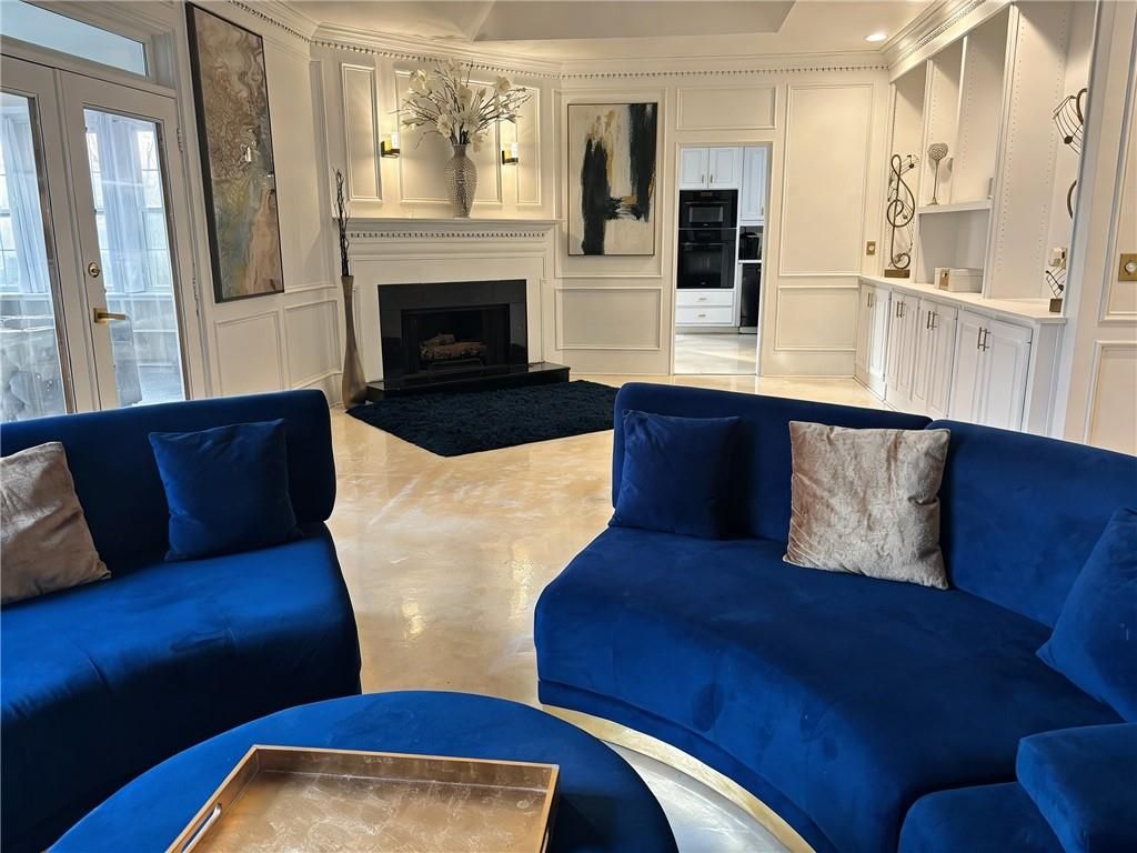 Image 2 of property listing at 4070 RUNNYMEDE Drive SW, Lilburn, GA 30047