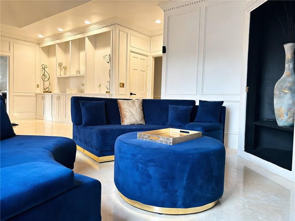 Image 21 of property listing at 4070 RUNNYMEDE Drive SW, Lilburn, GA 30047