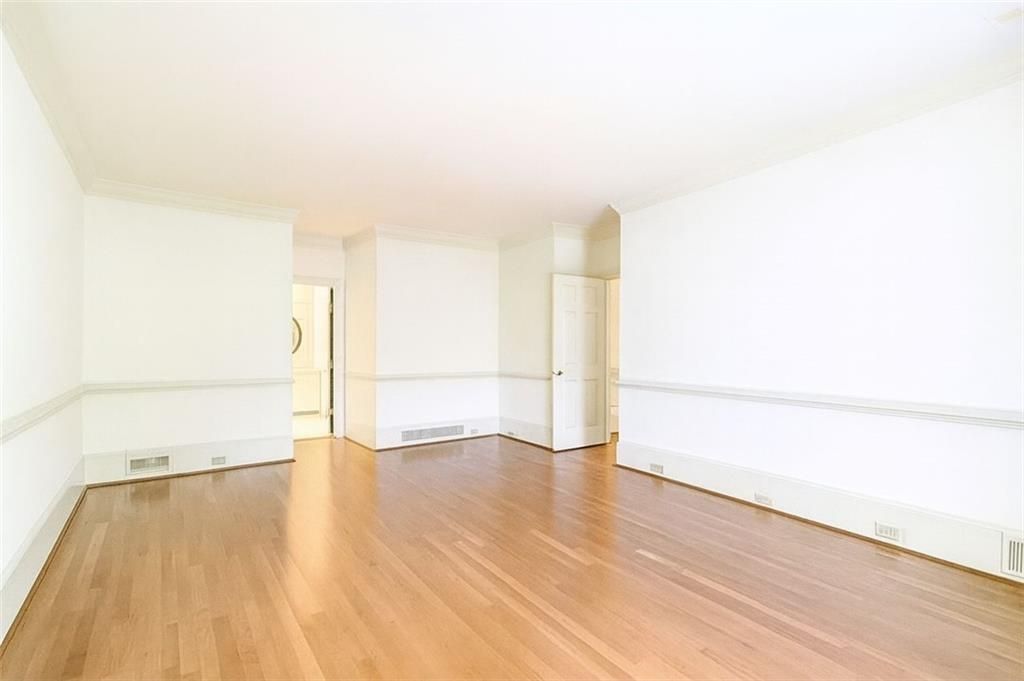 Image 28 of property listing at 4070 RUNNYMEDE Drive SW, Lilburn, GA 30047