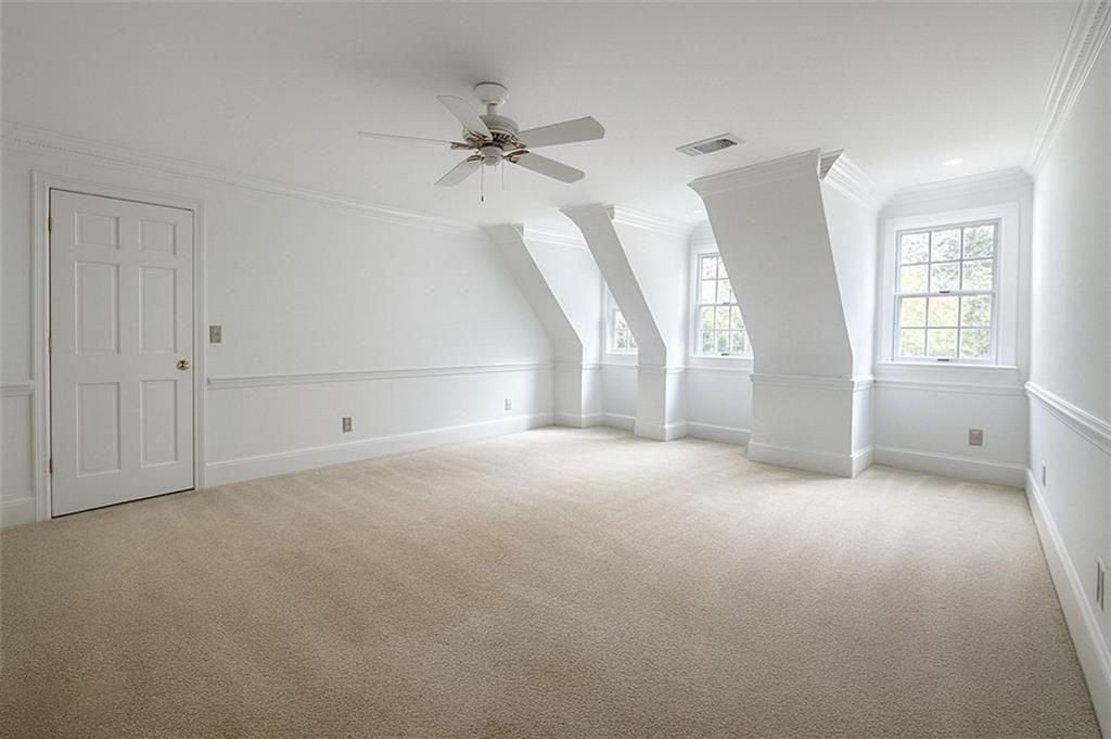 Image 33 of property listing at 4070 RUNNYMEDE Drive SW, Lilburn, GA 30047