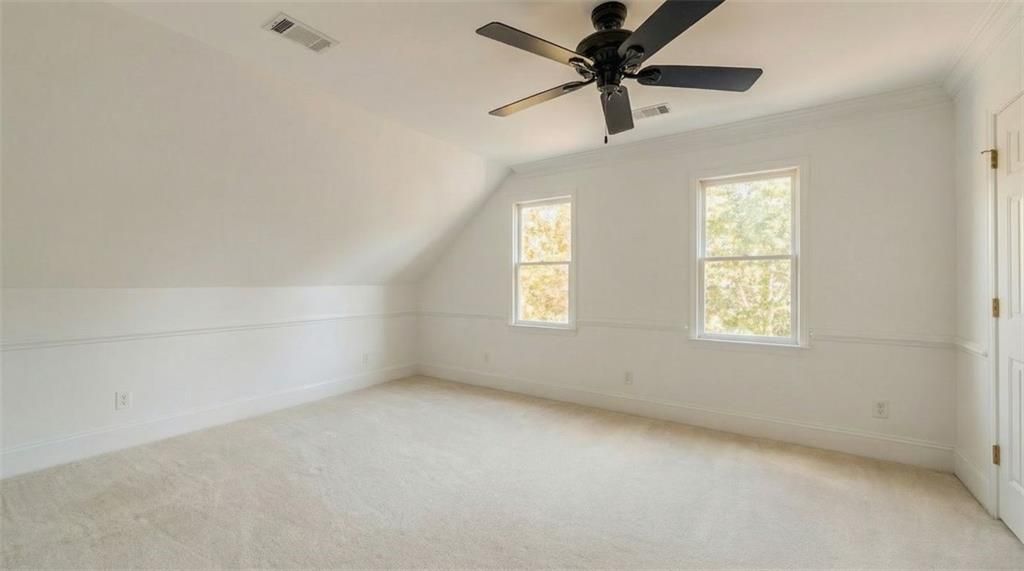 Image 34 of property listing at 4070 RUNNYMEDE Drive SW, Lilburn, GA 30047