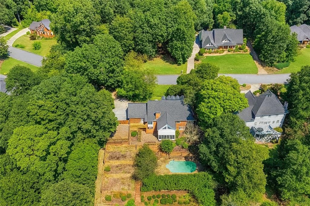 Image 50 of property listing at 4070 RUNNYMEDE Drive SW, Lilburn, GA 30047