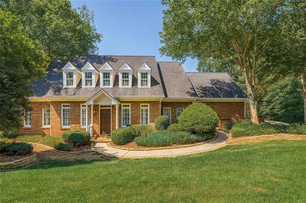 Image 7 of property listing at 4070 RUNNYMEDE Drive SW, Lilburn, GA 30047