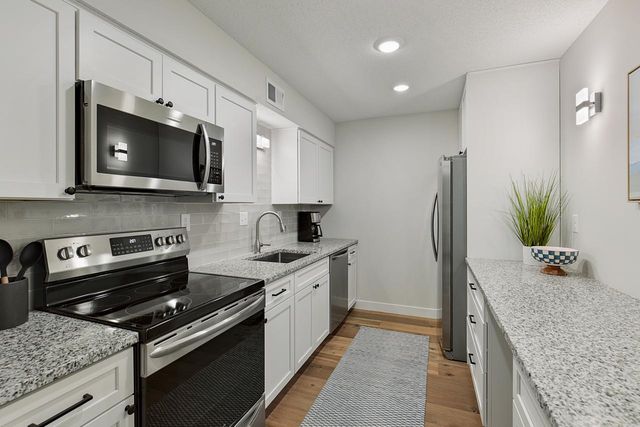 6328 Barrie Road 3K, Edina, MN 55435