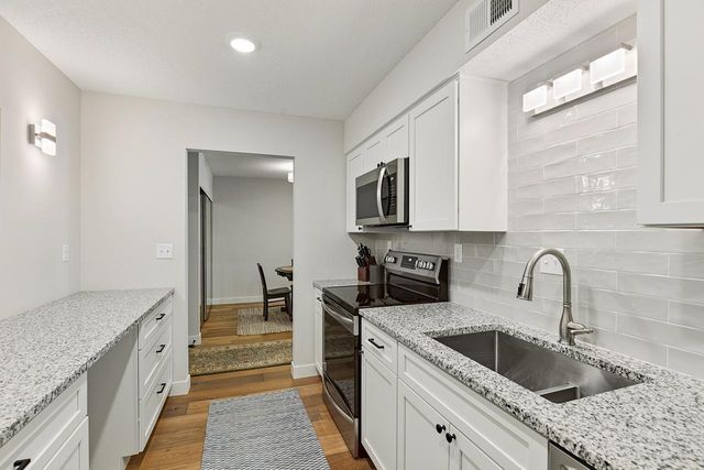 6328 Barrie Road 3K, Edina, MN 55435