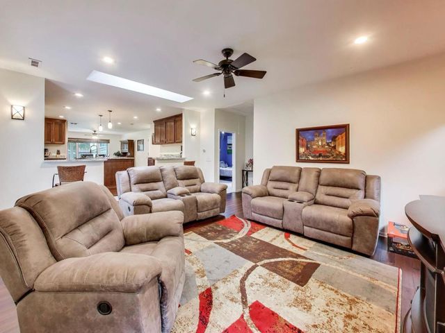 603 Chelmsford Lane, Elk Grove Village, IL 60007
