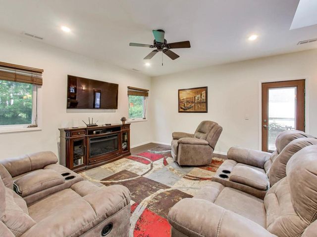603 Chelmsford Lane, Elk Grove Village, IL 60007