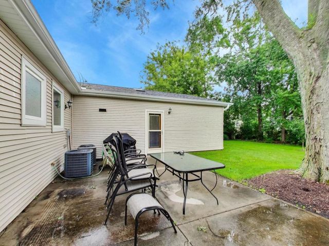 603 Chelmsford Lane, Elk Grove Village, IL 60007