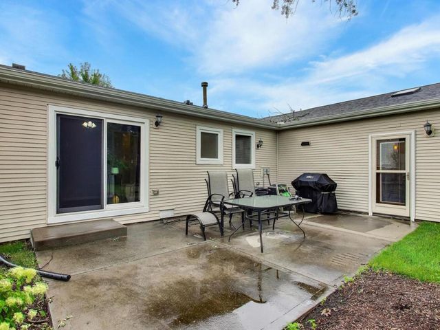 603 Chelmsford Lane, Elk Grove Village, IL 60007