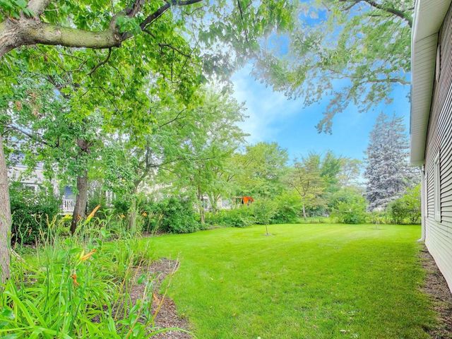 603 Chelmsford Lane, Elk Grove Village, IL 60007