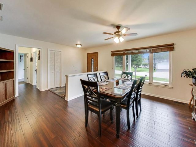 603 Chelmsford Lane, Elk Grove Village, IL 60007