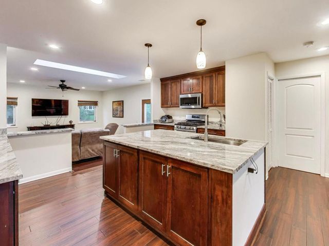 603 Chelmsford Lane, Elk Grove Village, IL 60007
