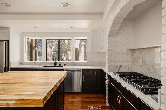 407 Giant Oak, Lake Arrowhead, CA 92352