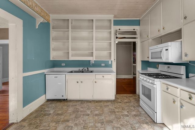 2122 Bellwood, Northport, AL 35476