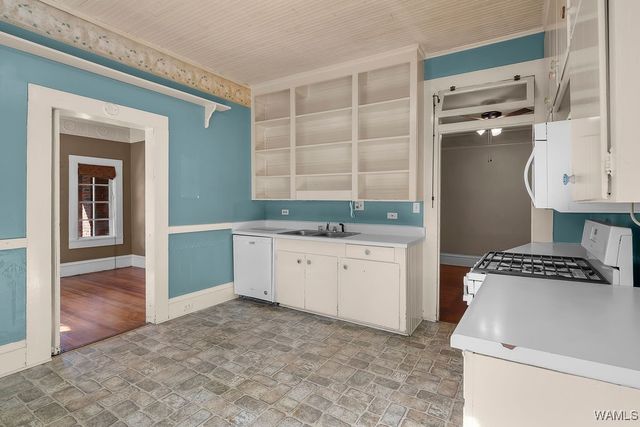 2122 Bellwood, Northport, AL 35476