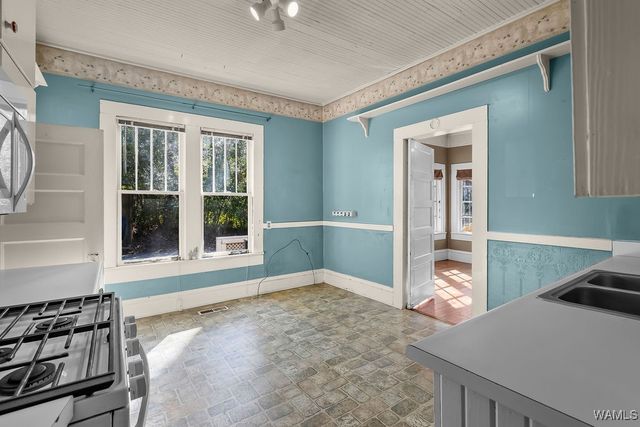 2122 Bellwood, Northport, AL 35476