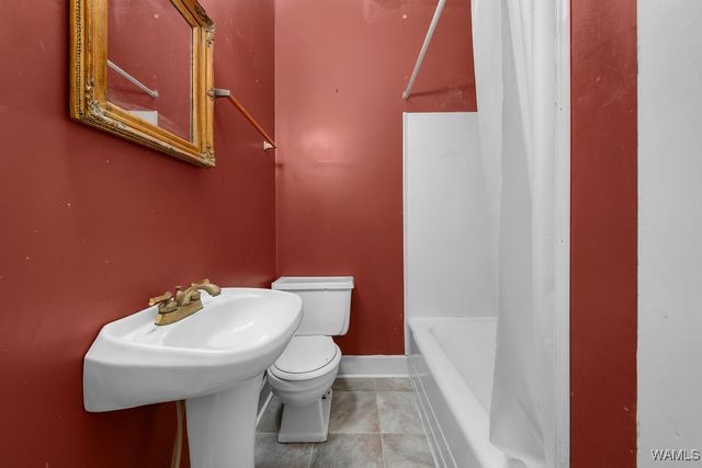 2122 Bellwood, Northport, AL 35476