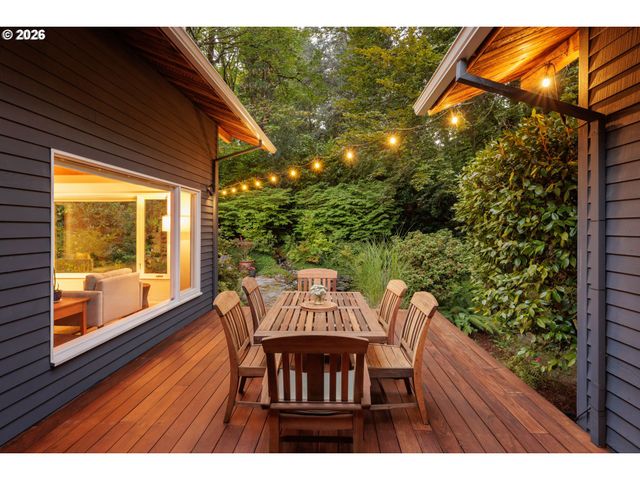 1341 S BUDDINGTON St, Portland, OR 97219
