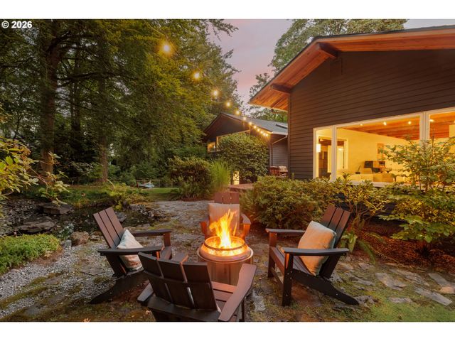 1341 S BUDDINGTON St, Portland, OR 97219