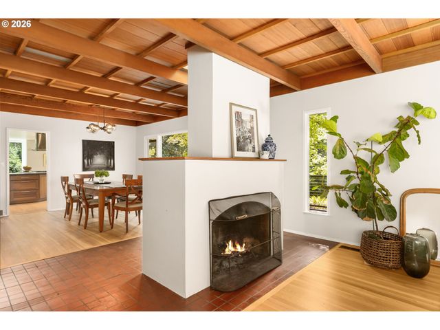 1341 S BUDDINGTON St, Portland, OR 97219