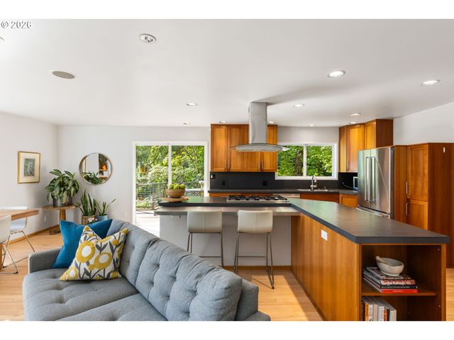 1341 S BUDDINGTON St, Portland, OR 97219