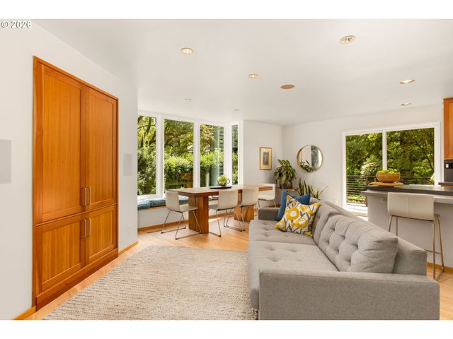 1341 S BUDDINGTON St, Portland, OR 97219