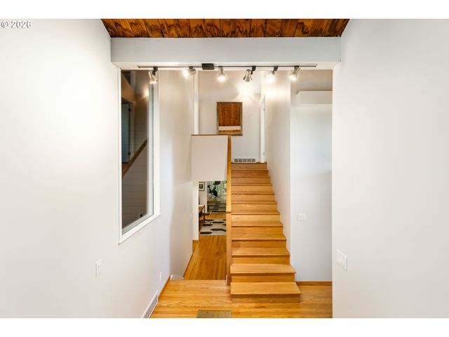1341 S BUDDINGTON St, Portland, OR 97219