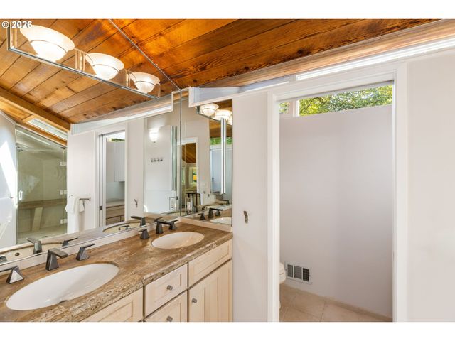 1341 S BUDDINGTON St, Portland, OR 97219