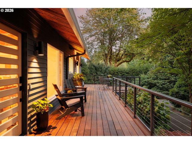 1341 S BUDDINGTON St, Portland, OR 97219