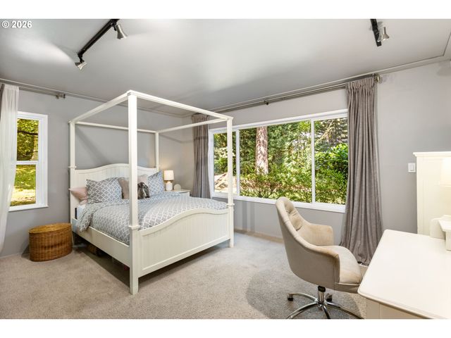 1341 S BUDDINGTON St, Portland, OR 97219