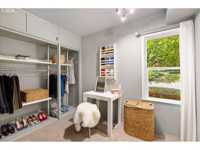 1341 S BUDDINGTON St, Portland, OR 97219