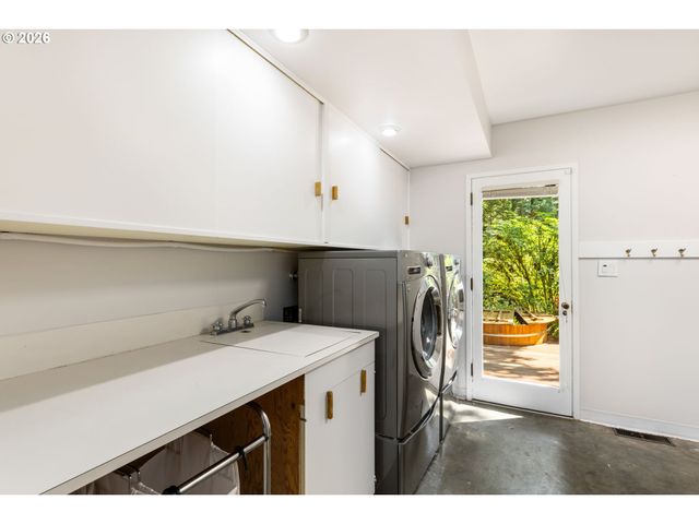 1341 S BUDDINGTON St, Portland, OR 97219