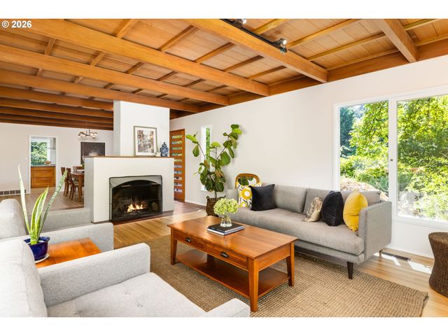 1341 S BUDDINGTON St, Portland, OR 97219