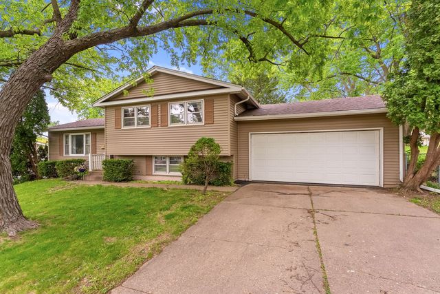 4711 Scott Street, Davenport, IA 52806