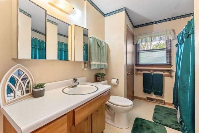 4711 Scott Street, Davenport, IA 52806