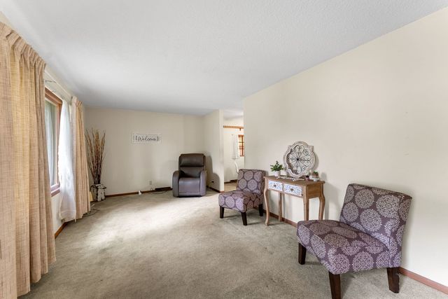 4711 Scott Street, Davenport, IA 52806