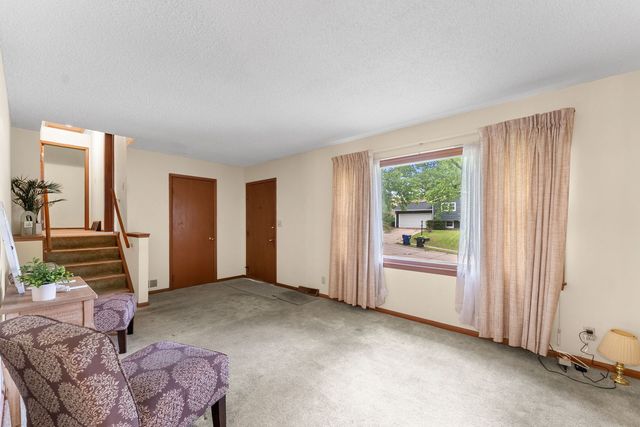 4711 Scott Street, Davenport, IA 52806