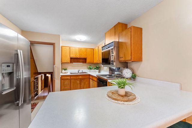 4711 Scott Street, Davenport, IA 52806