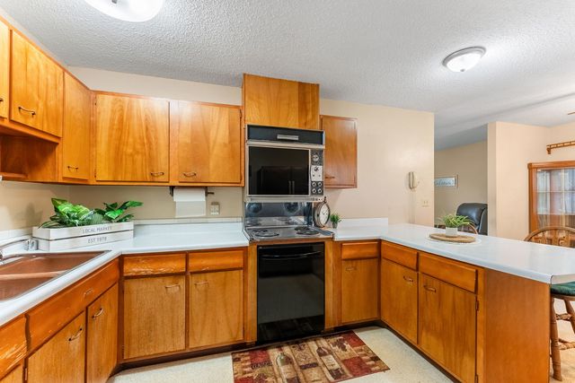 4711 Scott Street, Davenport, IA 52806
