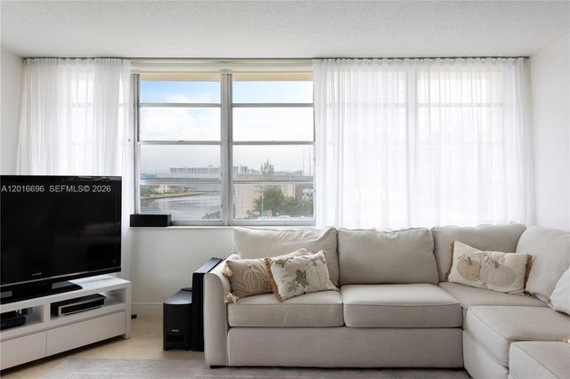 1817 S Ocean Dr 320, Hallandale Beach, FL 33009