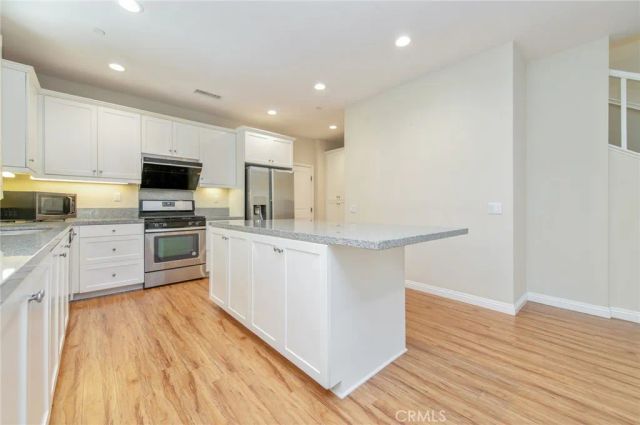 132 Parkwood, Irvine, CA 92620