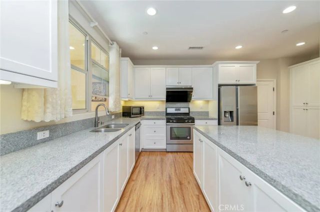 132 Parkwood, Irvine, CA 92620