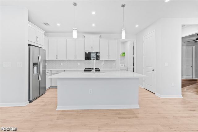 10295 Bonavie Cove DR, Fort Myers, FL 33966