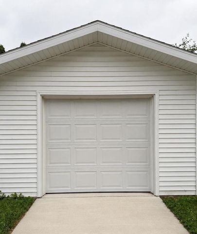 826 GREEN STREET, Seymour, WI 54165