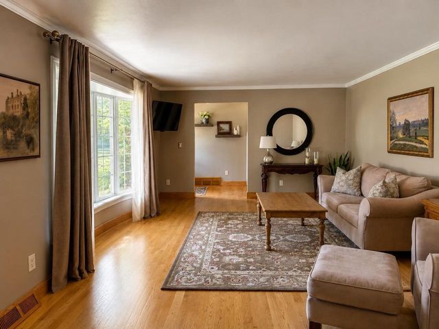 826 GREEN STREET, Seymour, WI 54165