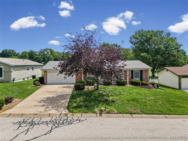 21 Newberry Drive, St Peters, MO 63376