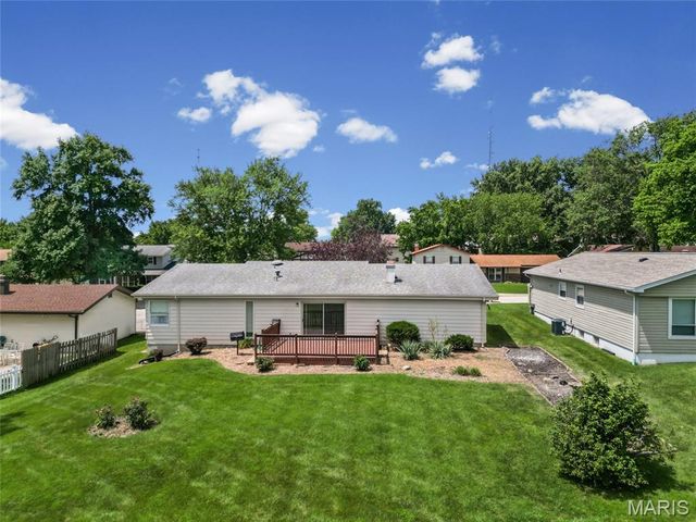21 Newberry Drive, St Peters, MO 63376